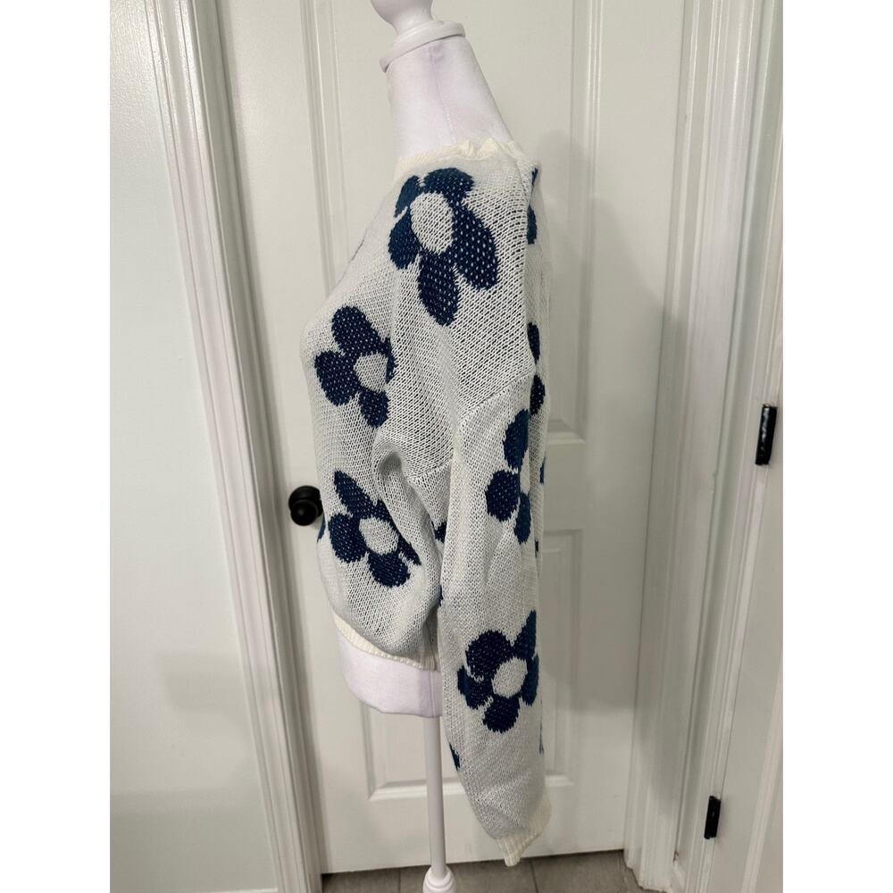 🤍💙 SHEIN White Blue Flower Knit Sweater Size S Cozy It Girl ✨🌼 - Picture 2 of 4